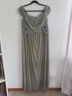 David's Bridal Eucalyptis Bridesmaid Dress Size 18